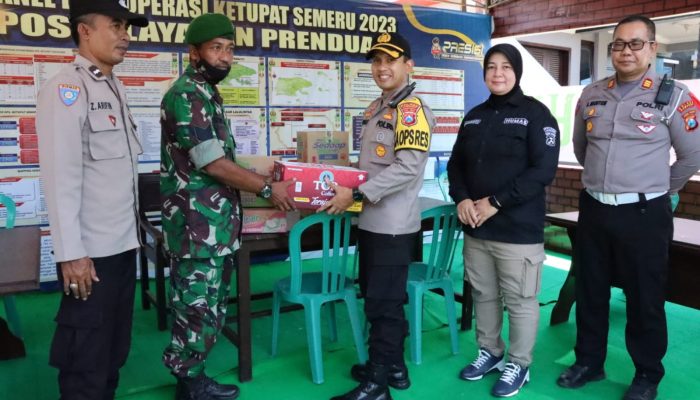 Kunjungi Posyan dan Pos Terpadu, Kapolres Sumenep Serahkan Bingkisan