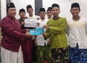 300 Sarung Seragam Untuk Anggota Jam’iyah ISHARI Kota Surabaya