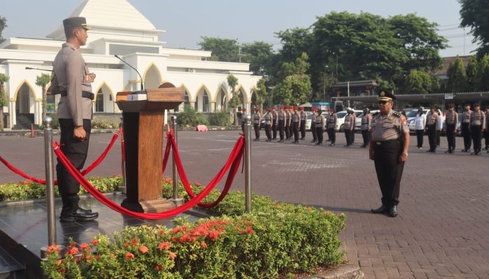 Kapolres Pasuruan Pimpin Upacara Kenaikan Pangkat Pengabdian PNPP Polres Pasuruan