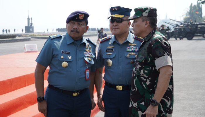 Pantau Persiapan HUT Ke-78 TNI, Wadan Kodiklatal Saksikan Gladi Bersih Upacara dan Defile
