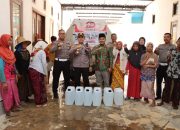 Polres Sumenep Salurkan Enam Truk Tangki Air Bersih Untuk Warga Desa Prancak – Sumenep