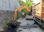 Camat Kenjeran Pantau Langsung Proyek Normalisasi Saluran Air Sepanjang Jalan kedinding tengah