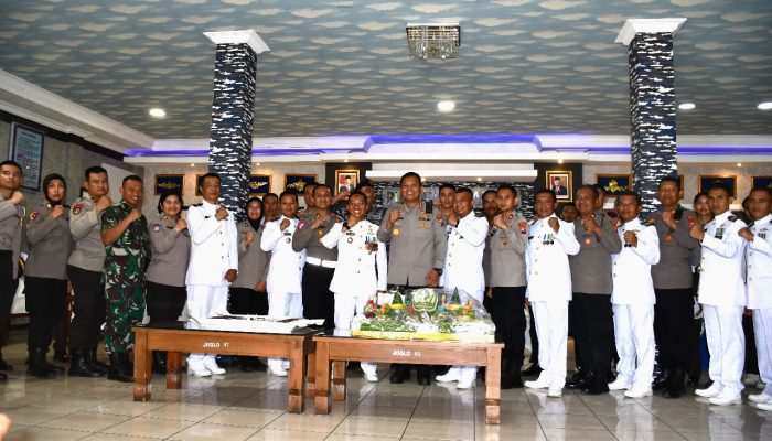 Puslatdiksarmil Kodiklatal Mendapat Kejutan Dari Polresta Sidoarjo dan Pusdik Brimob