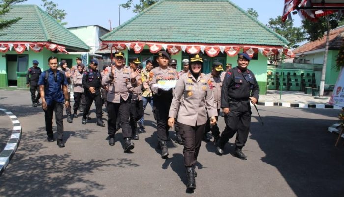 Polres Pelabuhan Tanjung Perak dan Detasemen Gegana Satbrimob Polda Jatim Serbu Kodim 0830 Surabaya Utara