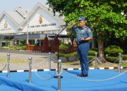 Danpuslatlekdalsen Kodiklatal Pimpin Upacara Bendera