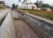 Pelaksana Pembangunan Irigasi Tak jelas, Kades Gedungan Beri Info Simpang Siur