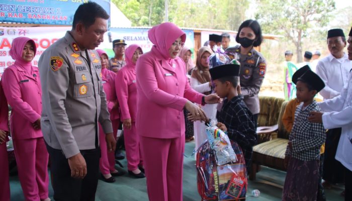 Peduli Pendidikan, Polres Bangkalan Beri Bantuan Alat Tulis Untuk Pelajar SDN 1 Lerpak