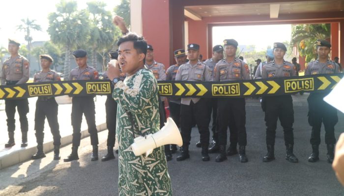 Fron Mahasiswa Peduli Lingkungan (FMPL) Tuntut Tambang Elegal Galian C Ditutup