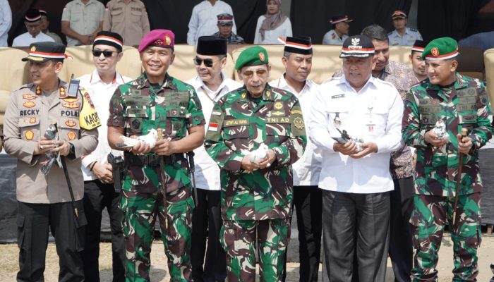 Dankodiklatal Bersama Habib Luthfi Bin Yahya Ikuti Apel Merah Putih dan Ikrar NKRI di Pekalongan
