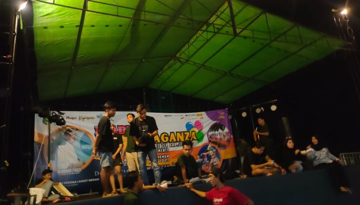 Mampang Foto Bupati, Acara Madura Night Vaganza 2023 Amburadul