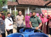 Polres Ponorogo Bersama Bhayangkari Kembali Droping Air Bersih Untuk Warga Terdampak Kemarau Panjang