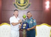 Danlantamal V Sambut Kunjungan Angkatan Laut Rusia