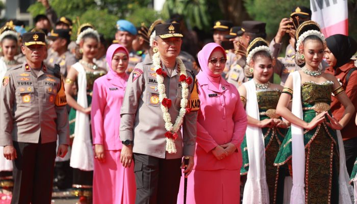 Irjen Pol Imam Sugianto Sebagai Kapolda Jatim yang Baru di Sambut Dengan Tari Reog dan Beskalan