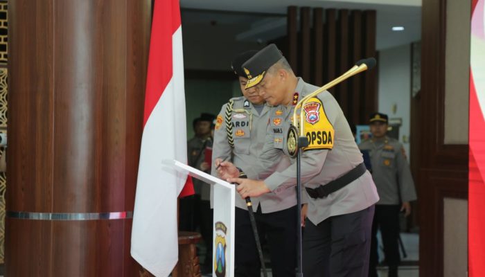 Awali Tugas Kapolda Jatim Lantik Direktur Lalu Lintas yang Baru