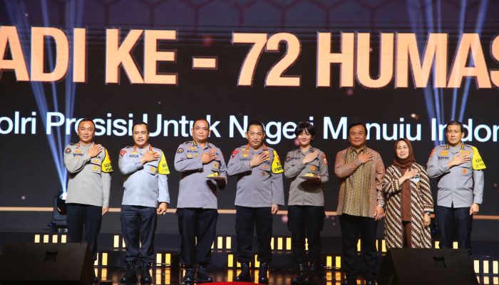 Dua Hadiah Untuk Divisi Humas Polri Dari Kapolri