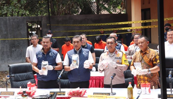 Bareskrim Bongkar Peredaran Gelap Narkoba Modus Keripik Pisang