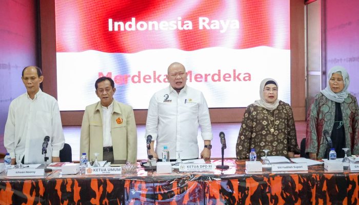 Ketua DPD RI dan Dewan Presidium Konstitusi Rapat Konsolidasi Terkait Maklumat Desakan Sidang MPR