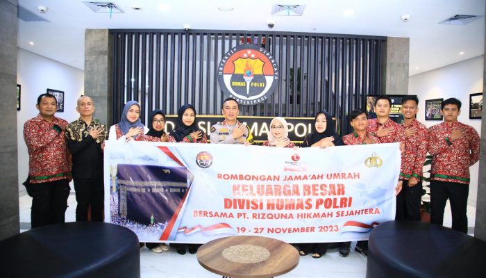 Kadivhumas Polri Berangkatkan 15 Orang Ibadah Umroh Dalam Rangka Hari Jadi ke-72 Humas Polri