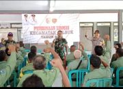 Polisi Bersama TNI Bekali Pelatihan Pengamanan Pemilu 2024 Kepada Anggota Linmas di Jember