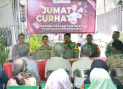 Polres Tanjungperak Sampaikan Pesan Pemilu Damai Melalui Jumat Curhat
