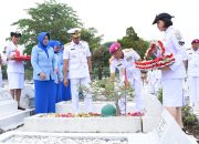 Sambut Peringatan Hari Armada RI, Dankodikmar Kodiklatal Laksanakan Ziarah Nasional
