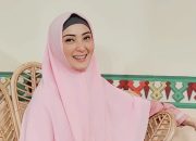 Della Puspita,   Memutuskan untuk Memakai Hijab