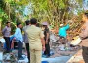Polres Lamongan Bantu Bangun Rumah Warga yang Ambruk Terdampak Putting Beliung