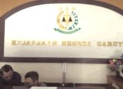 Gelapkan Dana Koperasi 1 Miliar Lebih Dengan Jaminan Dana BOS Tiga PNS Dinas Pendidikan Kabupaten Garut Ditangkap Kejari Garut