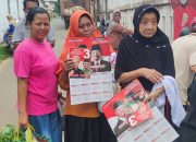 Pengunjung Pasar dan Pedagang Pasar di Sumenep Antusias Terima APK Ganjar Mahfud
