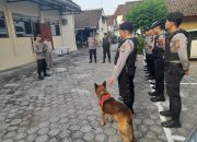 K9 Polres Mojokerto Sterilisasi di Gereja Pastikan Rasa Aman