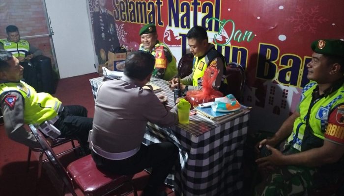 Anggota Koramil 0831/05 Rungkut, Polsek dan Satpol PP Jaga Keamanan Natal 2023 dan Tahun Baru 2024