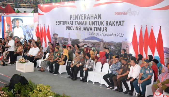 Presiden RI Serahkan 5000 Sertifikat Tanah Untuk Rakyat Jawa Timur