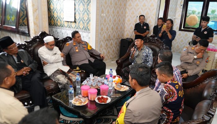 Kapolres Pelabuhan Tanjung Perak Jalin Silaturahmi Bersama Ormas madura Bersatu Dukung Pemilu Damai