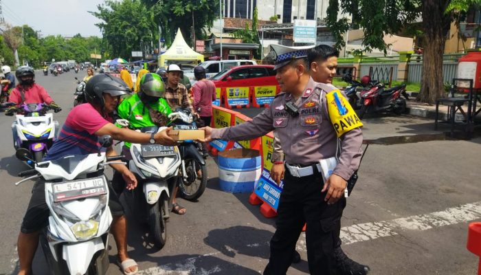 Pos Pam Nataru Polsek Simokerto di Serbu
