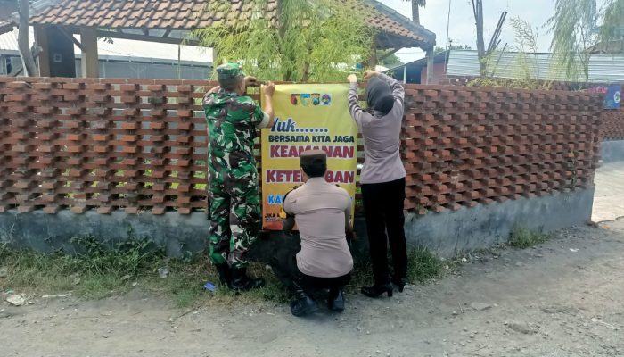 Polsek Pare Gencar Binluh Hingga Pasang Spanduk di Kampung Inggris