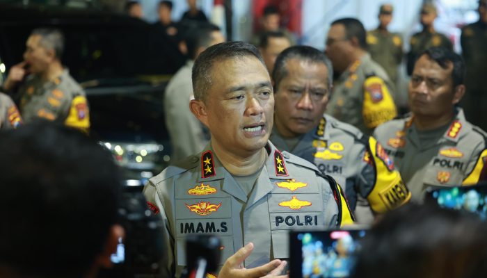 Kapolda Jatim Pantau Situasi Perayaan Malam Tahun Baru di Pusat Kota Surabaya