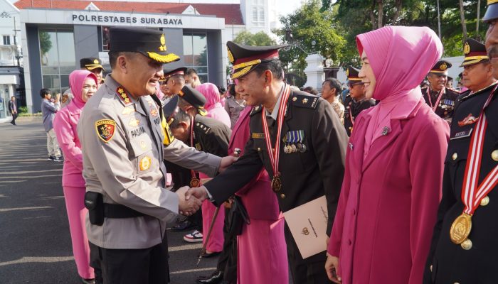 158 Personil Polrestabes Surabaya Naik Pangkat, 90 Masuk Masa Purna Tugas