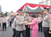 Kapolda Jatim Pimpin Upacara Kenaikan Pangkat 2.925 Personel di Penghujung Tahun 2023