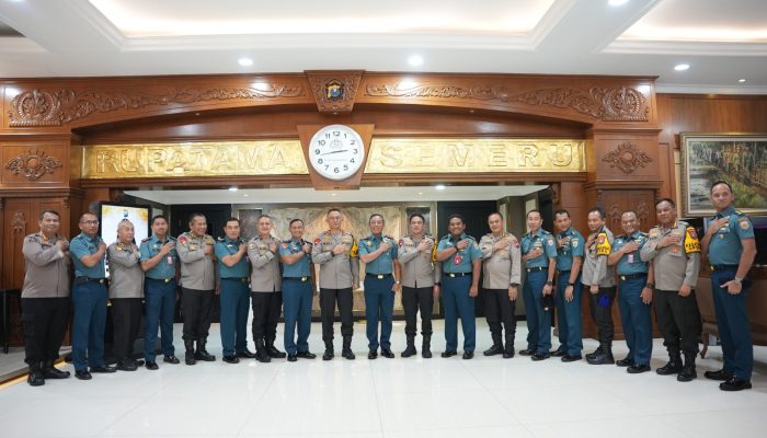 Danlantamal V Dampingi Pangkoarmada II CC ke Kapolda Jatim