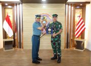 Dankodiklatal Terima Courtessy Call Pangkoarmada II Baru Laksda TNI Dr. Denih Hendrata