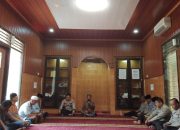 Kapolsek Simokerto Dampingi Pengasuh Pondok Metal Cangkir Rungkut Ustadz Alamul Huda Untuk Do’a Bersama