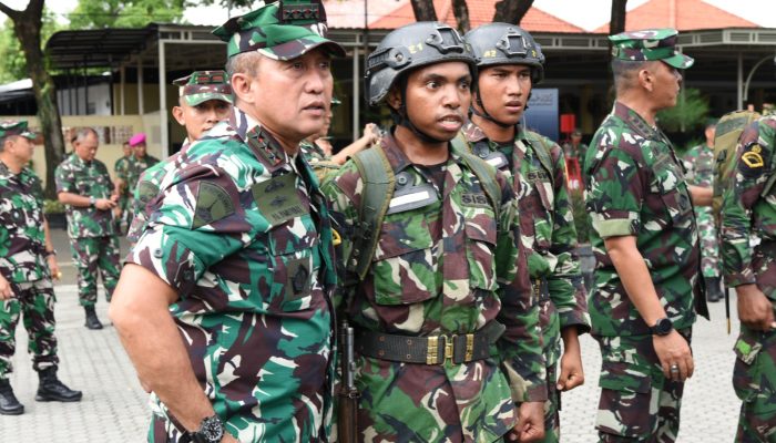Bakar Semangat Para Siswa TNI AL Yang Digembleng di Puslatdiksarmil dan Senerbal