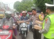 Kapolsek Simokerto Ajak Anggotanya Peduli Kepada Warga Kurang Mampu
