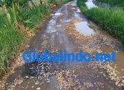 Masyarakat Lenteng Mengeluhkan Jalan Rusak, Kemana Jargon Bismillah Melayani?