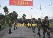 Momen Ketika Prajurit Yonzeni 2 Marinir Susuri Jalan Terjal Dan Berkabut Lereng Gunung Lawu