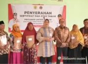 340 Warga Desa Brojol Miri Terima Sertifikat Tanah Lintas Sektor Usaha Mikro Kecil Menengah
