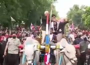 Kampanye di Solo Ganjar – Mahfud di Kirab 21 Gerobak Sapi, Disambut Ratusan Ribu Masa.