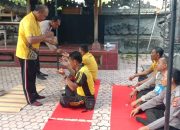 Tingkatkan Keimanan dan Ketaqwaan: Personel Polsek Melaya Sembahyang Rahina Purnama