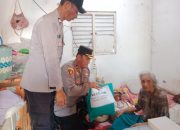 Kapolsek Gilimanuk Santuni Warga Kurang Mampu di Penginuman