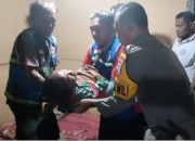 Sigap dan Tanggap, Lihat Warganya Sakit Polisi di Mojokerto Bantu Antar ke Rumah Sakit
